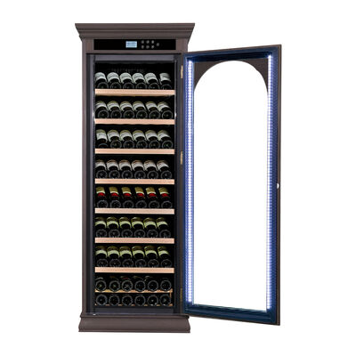 Bom preço Refrigerador de vinho de madeira sólida de estilo vintage de luxo com porta de vidro arqueada on-line
